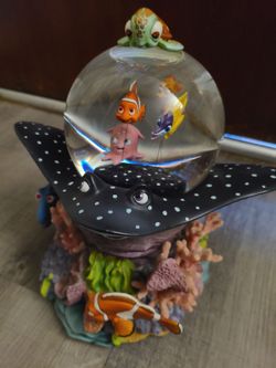 Disney finding nemo water globe