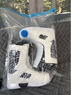 DC Snow boarding boots