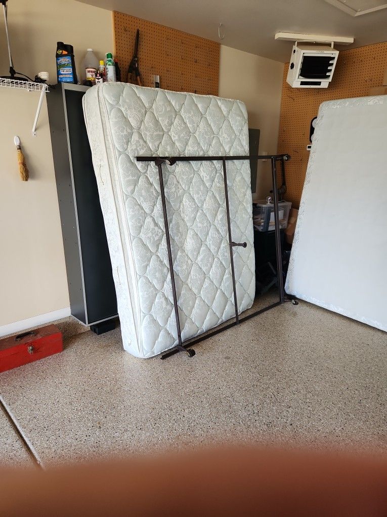 Queen Mattress Box Springs and Frame