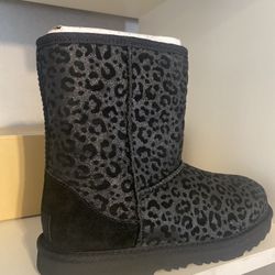 Girls Ugg Boots Size 4 New Authentic 