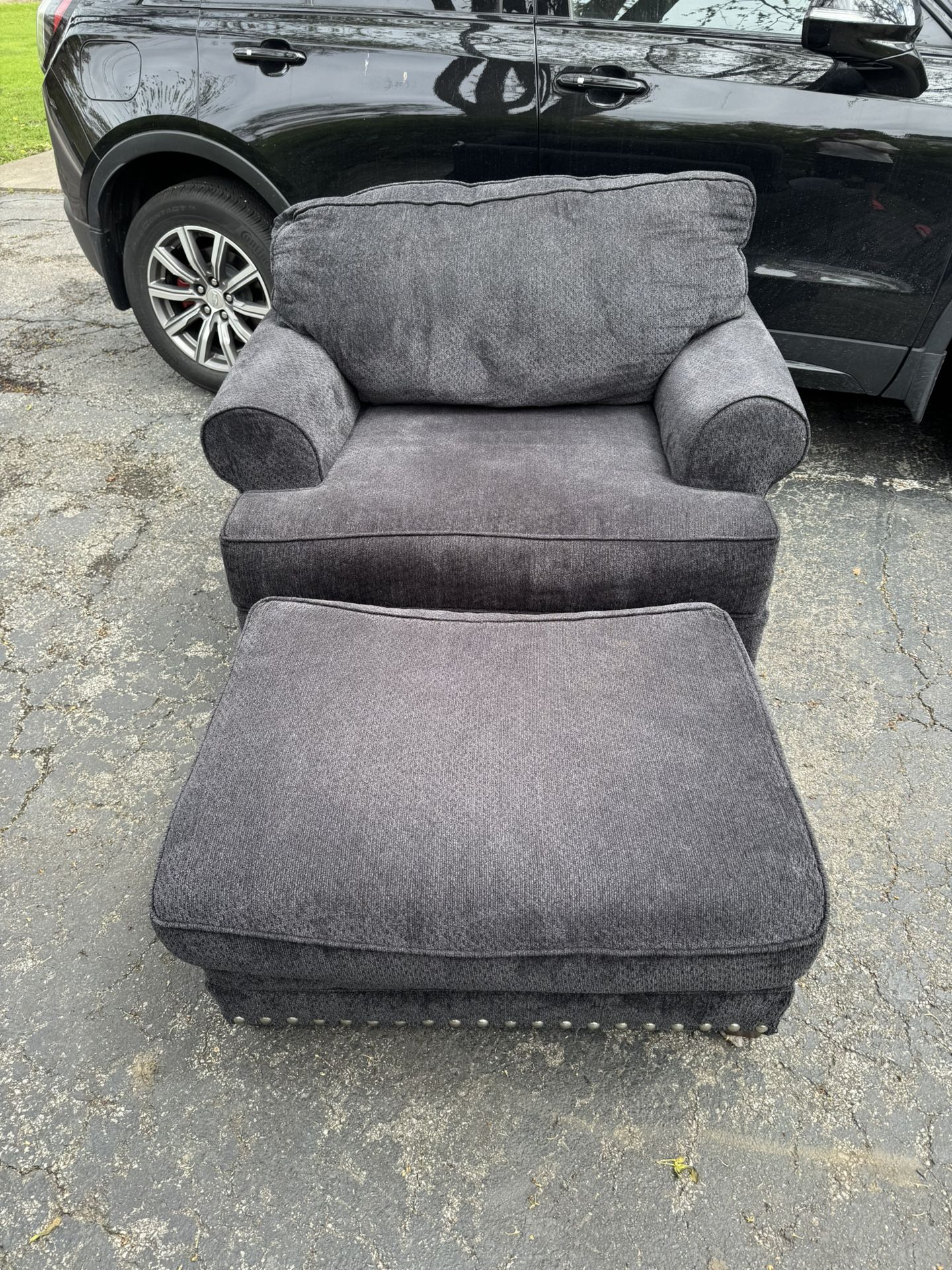 Living Room Chair With Ottoman