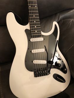 Beginner Strat style Electric Guitar