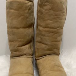 Ugg 5815 women size 6