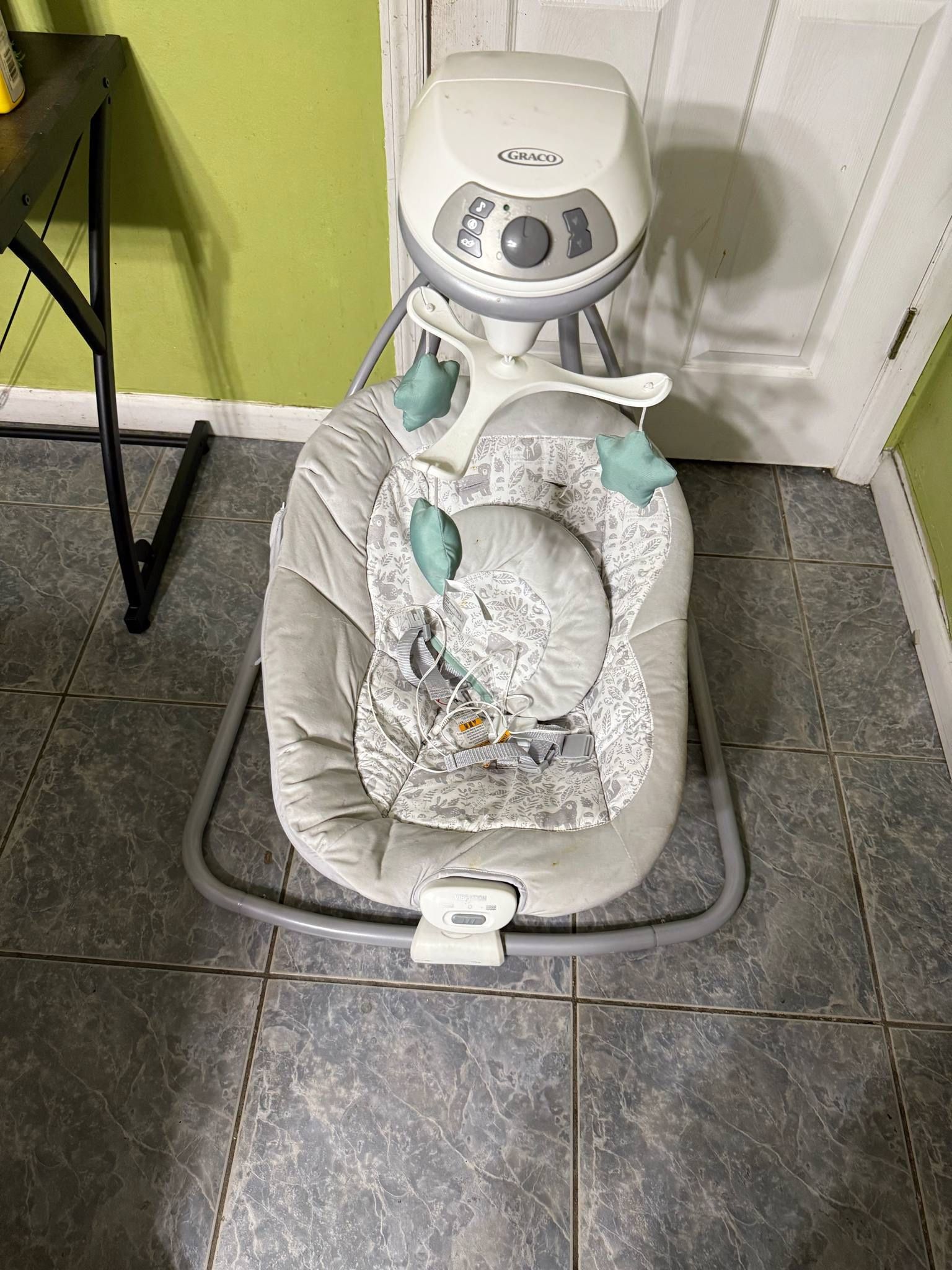 Travel  Swing And Full Size Swing Both Great Condition 75 For The Big Swing 35 For The Travel Swing. If You Take Both I’ll Take 100$