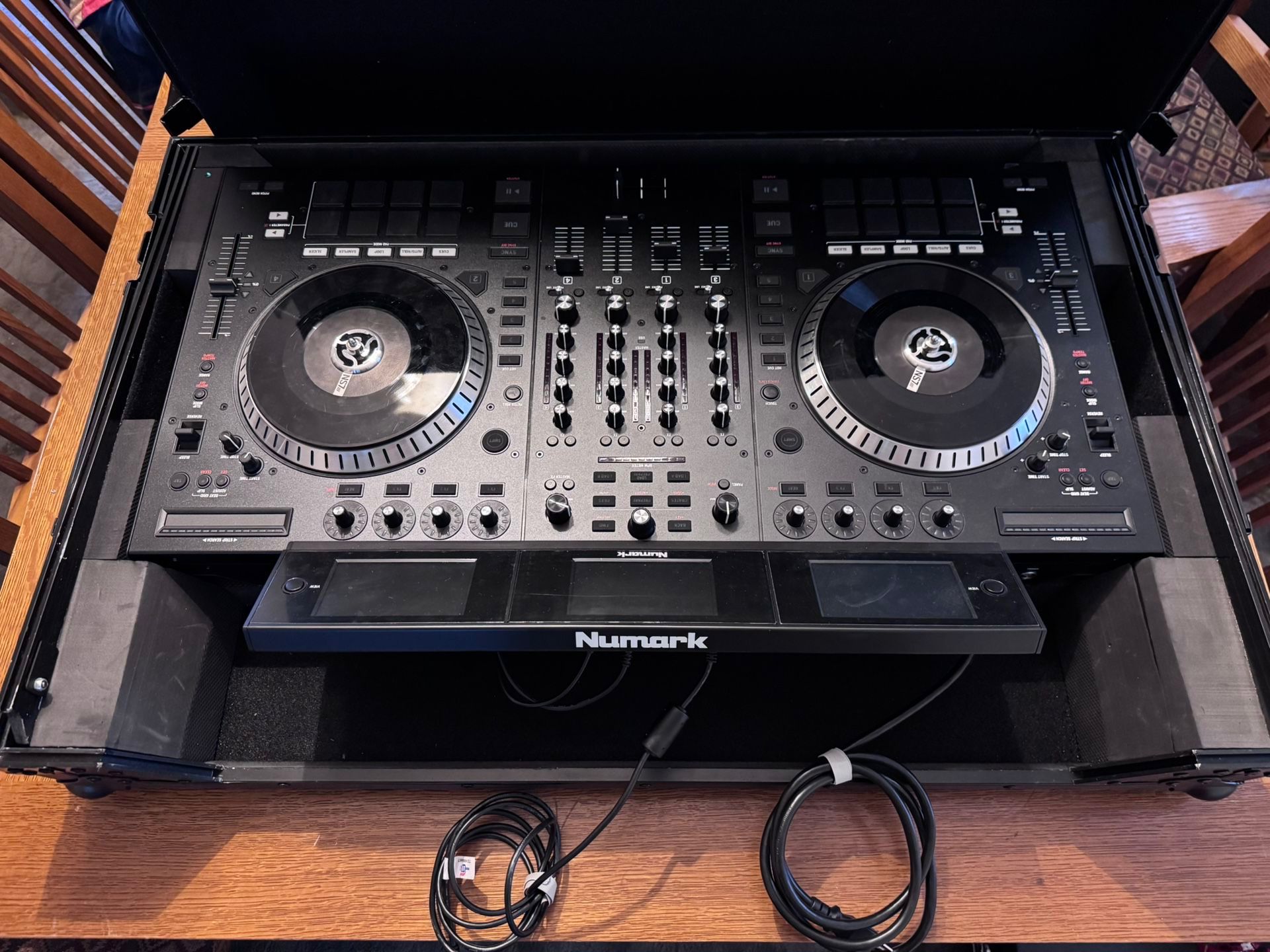 Numark NS7III Premium DJ Controller w/ Built-In Screens & Heavy-Duty Road Case – MINT!