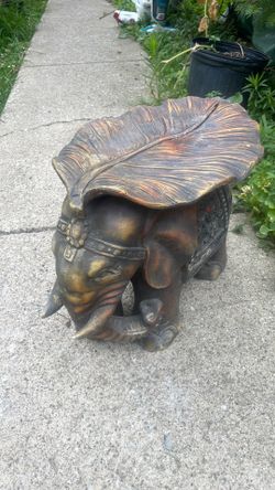 Elephant plant stand