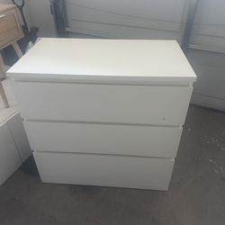 Bedroom furniture set