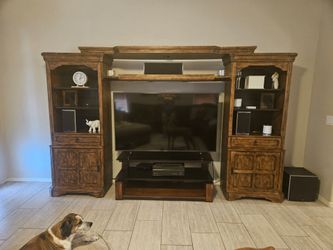 Entertainment center & TV stand