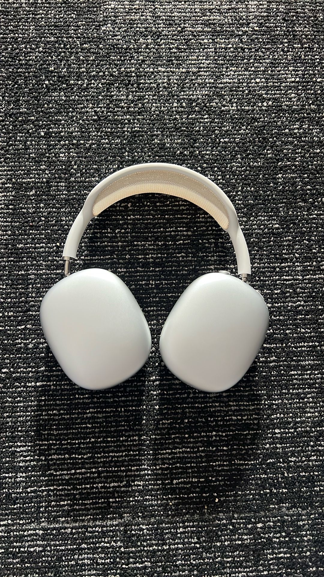 AirPod Maxs(PRICE IS NEGOTIABLE)