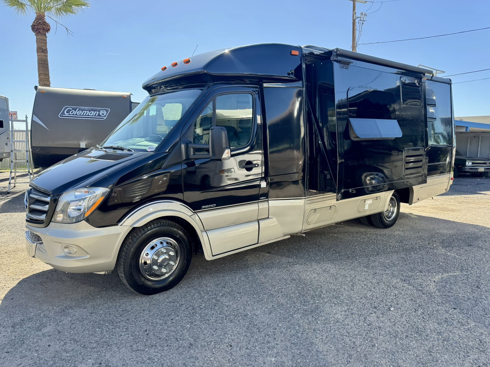 2015 Phoenix cruiser 24ft Mercedes diesel sprinter has large slide out