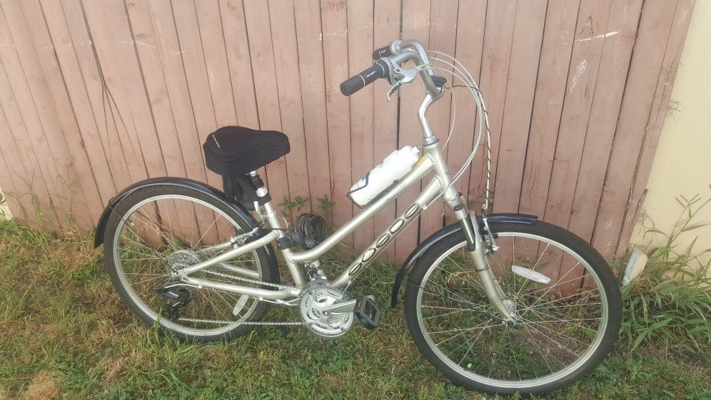 GIANT SUEDE DX WOMAN'S BIKE