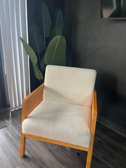 Accent Chair• I DELIVER