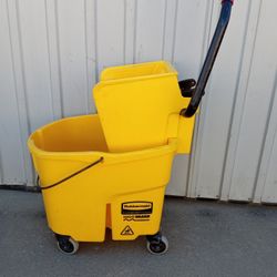 MOP  BUCKET 