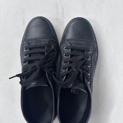 Women’s Gucci Tennis Shoes (authentic)