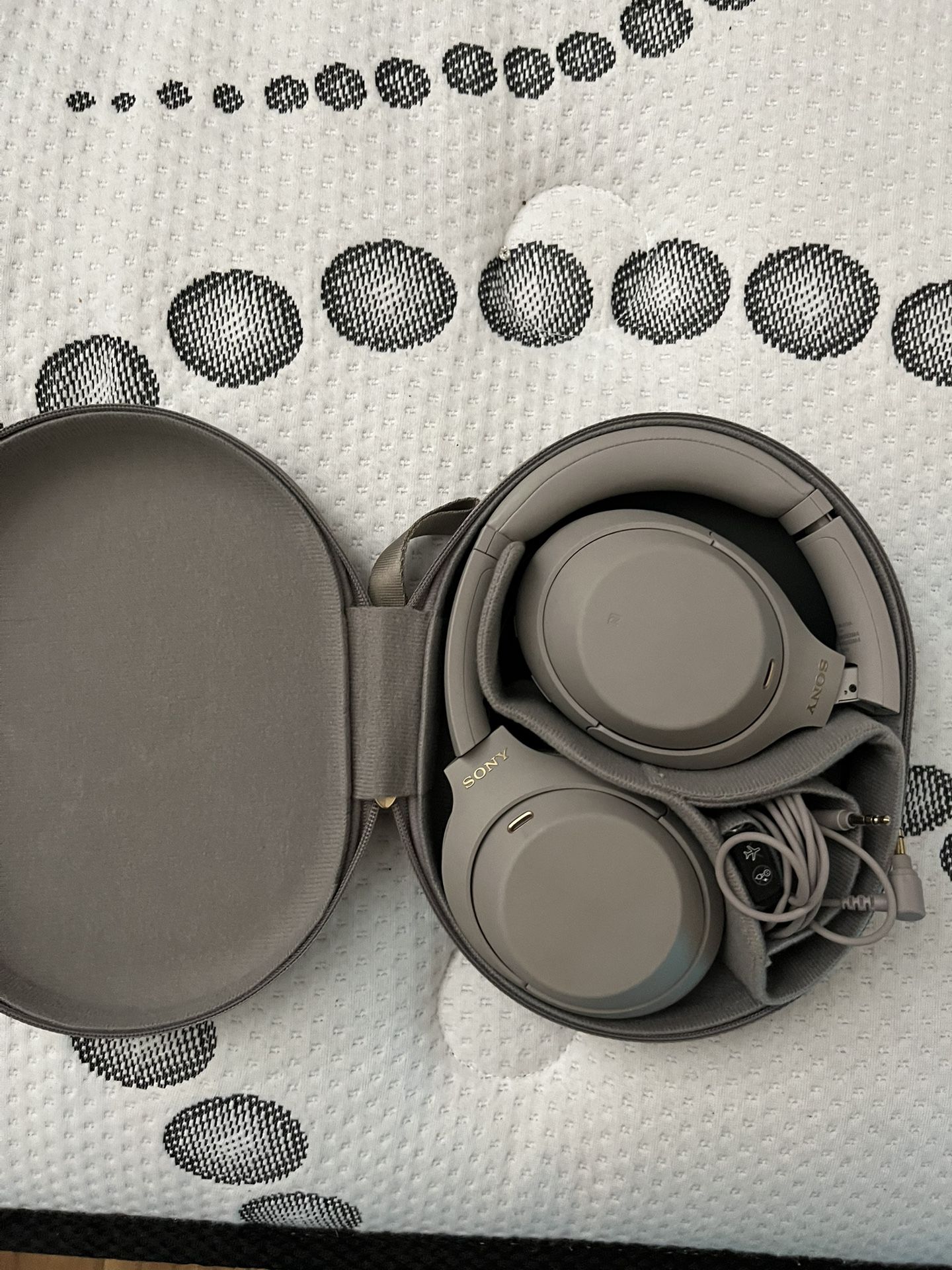 Sony WH-1000XM4 Wireless Headphones noise cancellation