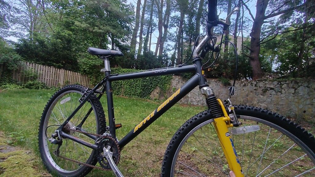 Royce union mountain bike 800. pro Front Suspension$100