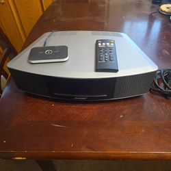 BOSE RADIO AND CD PLAYER COLOR SILVER