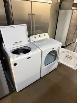 Maytag washer and gas dryer set