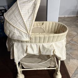 Kolcraft Cuddle N’ Care Rocking Bassinet 