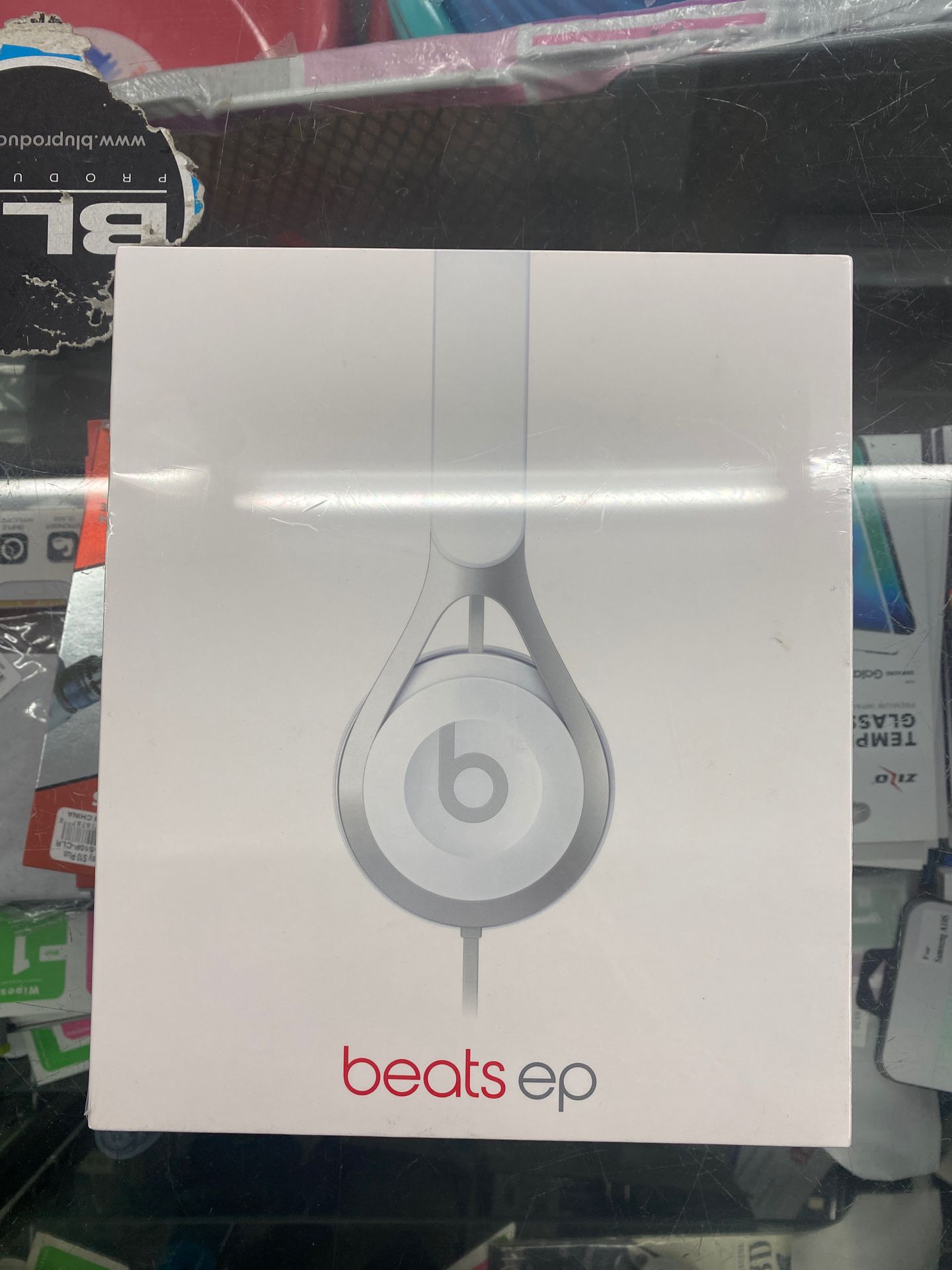 BEATS EP (ON EAR HEADPHONES WITH CARRYING POUCH)