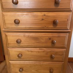 Free pine dresser - PENDING