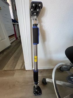 Door pull up bar
