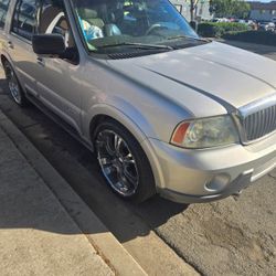 2004 Lincoln Navigator 