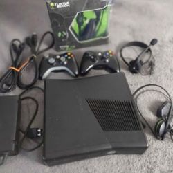 Xbox 360 S Console W/Free Turtle Beach Headset