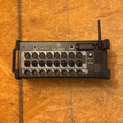 Mackie DL16S Mixer 