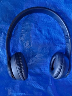 Black On-Ear Wireless Headphones
