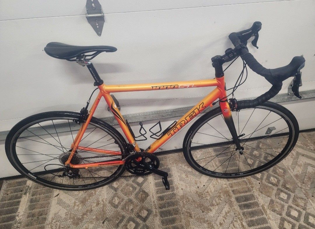*** TREK ROAD BIKE ***