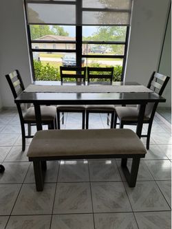 Dinner table with 4 seat