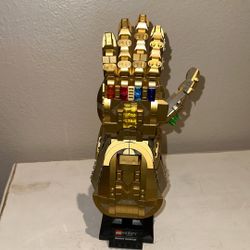 LEGO Infinity Gauntlet 