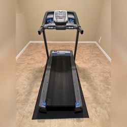 Horizon Treadmill - Excellent - 2015 - Iowa City, IA