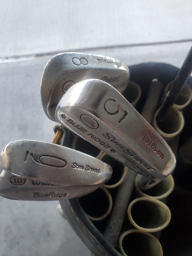 Nice Starter Set 5 Golf ⛳️ Clubs Wilson's Etc Comes With Nice Bag And Cover And A Few Golf Balls All For Only $25