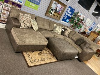 HUGE SECTIONAL W/ OTTOMAN
