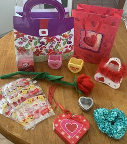 Random Heart/Valentines Day Bags, Boxes & Decorations