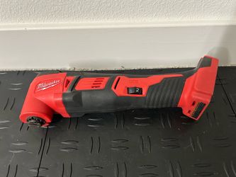 Milwaukee M18 18V Lithium-Ion Cordless Oscillating Multi-Tool (Tool-Only)