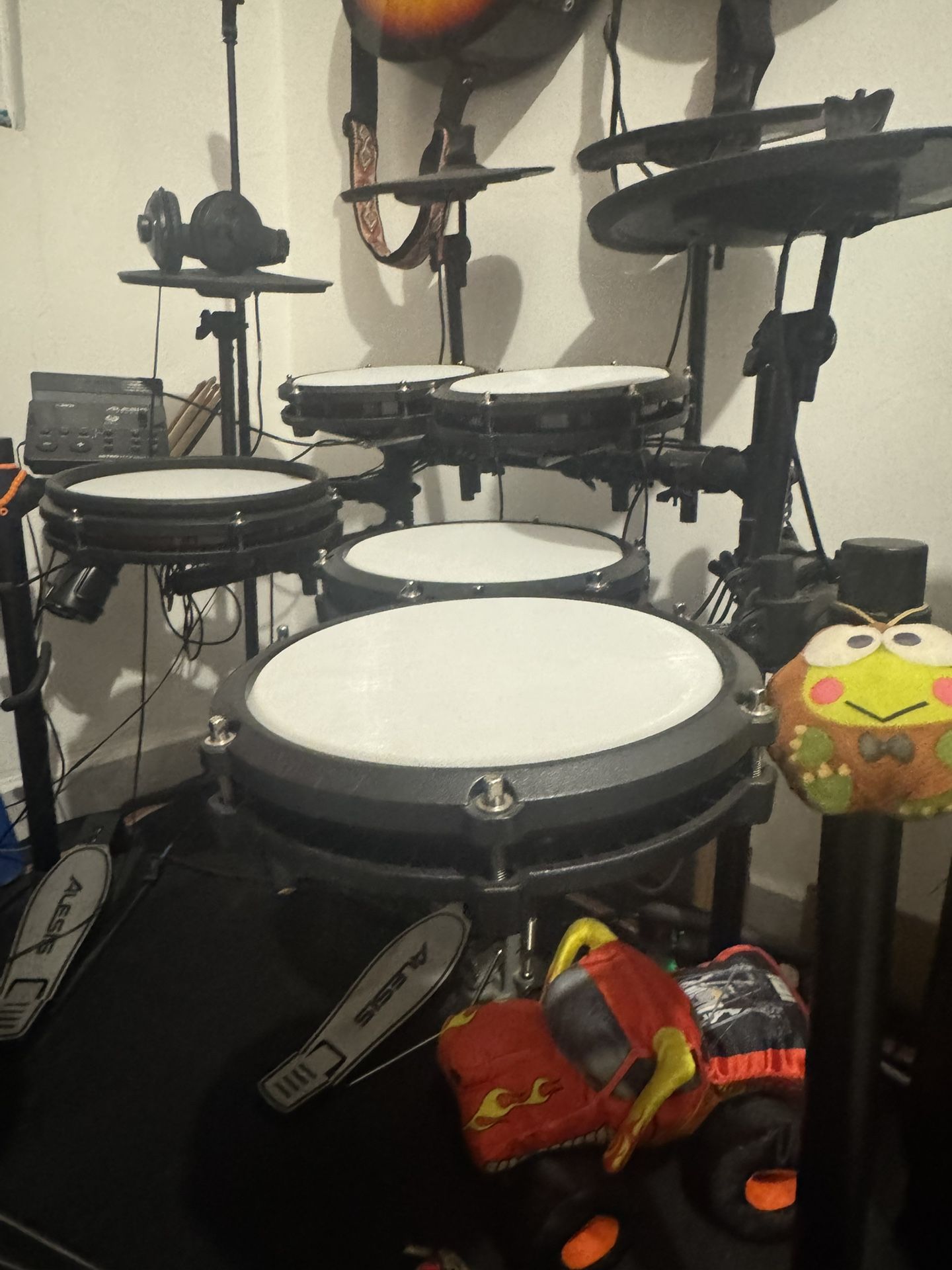 Alesis Nitro Max - 11 Piece Model.