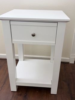 2 White Nightstands with Drawer