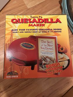 Quesadilla Maker By Salton. Located in Murray cash/Venmo. Fcfs or hold with Venmo