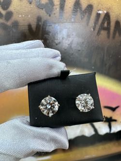 14k White Gold Diamond Stud Earrings