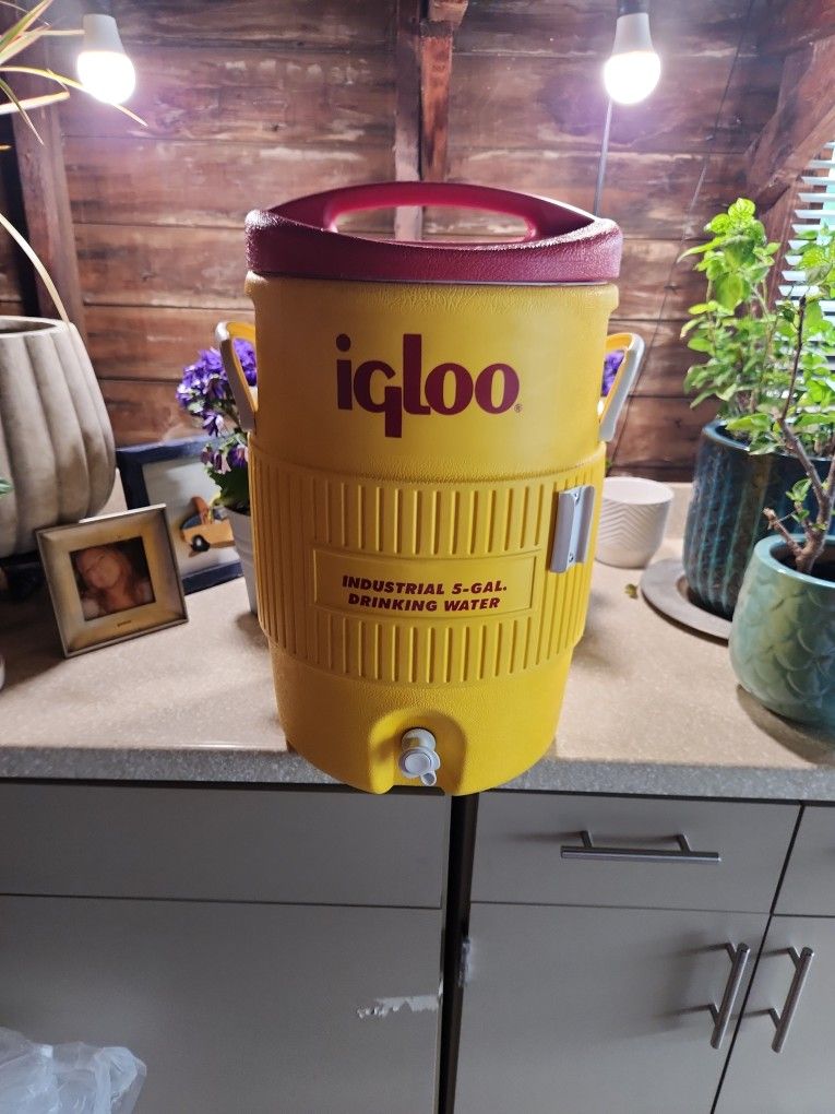Igloo 5 Gal Industrial Cooler