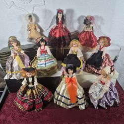 DOLLS OF THE WORLD