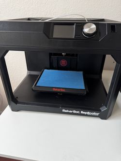 MakerBot Replicator 3D Printer (5th Gen) + Filament Bundle — Lightly Used