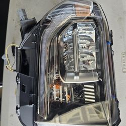 2014-2021 Toyota Tundra Headlights 