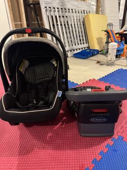 Graco Infant Car Seat And Base 