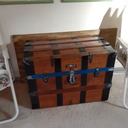 Antique Round Top Steamer Trunk 