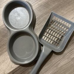 cat food tray and litter scoop 