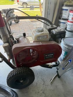 Titan 8900 plus Motor Honda GX200 Paint Sprayer